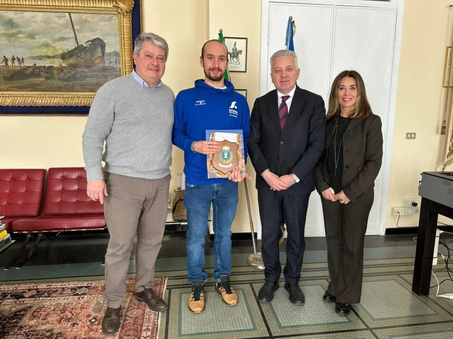 Il Sindaco incontra Niccolò Ricciardi, bronzo mondiale nella 59 km Santa Fe–Coronda